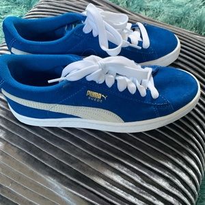 Kids Puma Gym Shoes. Classic Suede.BRAND NEW!
